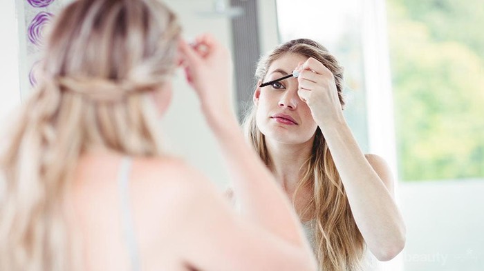 Pemula dalam Make Up? Kamu Wajib Mencoba Cara Mudah dalam Mengaplikasikan Mascara ini!