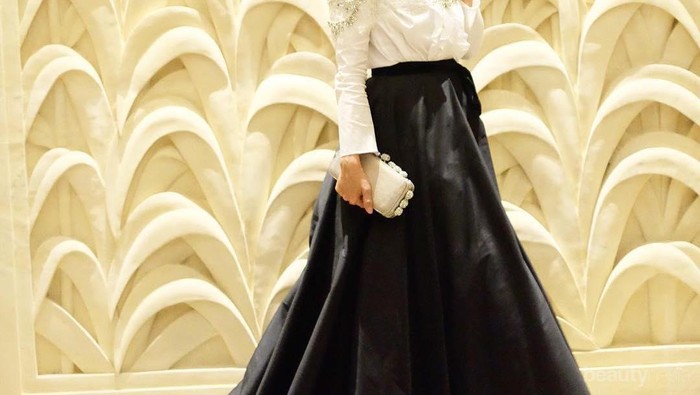 Memukau, Kamu Bisa Tampil Modis dengan Gaya Hijab Kondangan Ala Laudya Cynthia Bella Ini!