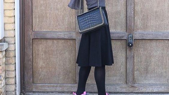 Meskipun dengan Padu Padan Legging, Kamu Masih Bisa Tampil Kasual dan Tetap Sopan Lho!