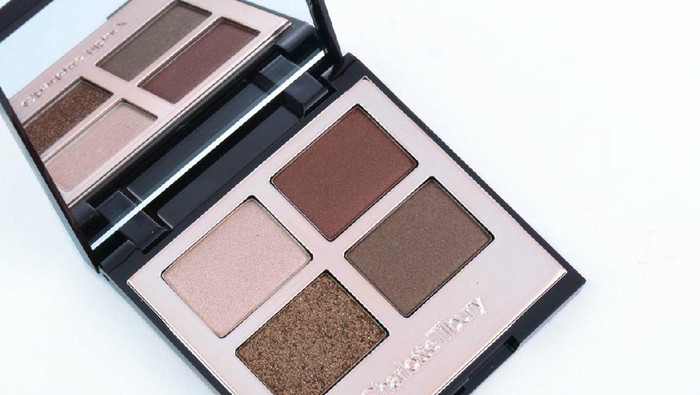 Coba The Dolce Vita Eyeshadow Palette dari Charlotte Tilbury untuk Mendapatkan Riasan Mata yang Bronzy