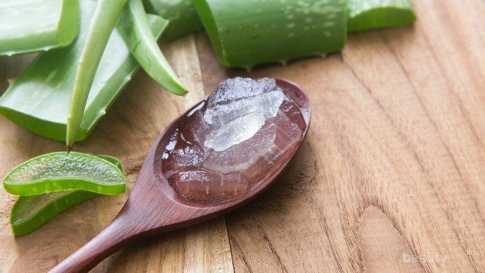 Produk Aloe Vera Gel Terlalu Mahal? Atasi Jerawatmu dengan Cara Ini Saja!