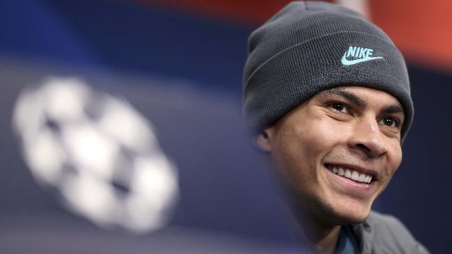 Foto Mesra Dele Alli dan Putri Guardiola Beredar Bintang Tottenham Hotspur Dele Alli dikabarkan bermesraan dengan putri pelatih Manchester City Pep Guardiola di sebuah bar di London.