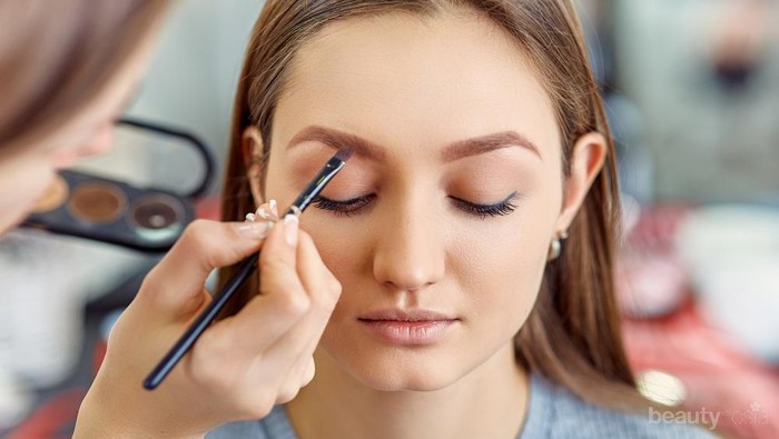 Ingin Bentuk Alis Rapi Tanpa Dicukur? Begini Caranya!