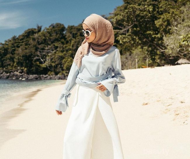 4 Style Hijab Paling Hits untuk Pilihan Outfit Saat Liburan Ke Pantai