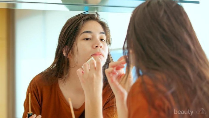 5 Langkah Mudah Menutupi Jerawat dengan Make Up