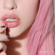 Psst, Tanpa Filler Kamu Bisa Mendapatkan Tampilan Bibir yang Terlihat Penuh dengan Cara Ini Lho