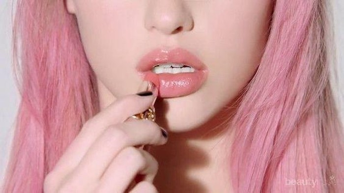 Psst, Tanpa Filler Kamu Bisa Mendapatkan Tampilan Bibir yang Terlihat Penuh dengan Cara Ini Lho