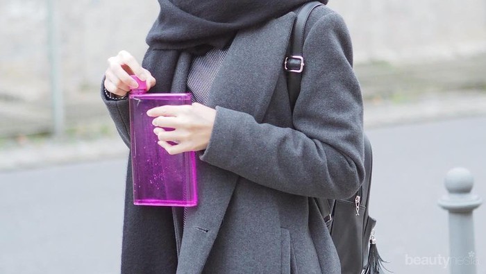 Jangan Sampai Tertinggal! Perlengkapan Hijabers Ini Wajib Dibawa Saat Musim Hujan