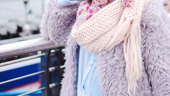 Ingin Berlibur ke Luar Negeri? Ini Dia Cara Stylish Pakai Syal untuk Kamu yang Berhijab