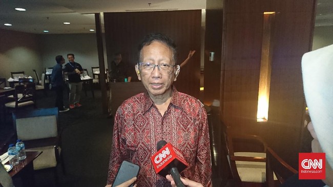Joki vaksin di Pinrang yang mengaku sudah mendapat 16 suntikan vaksin Covid, disebut telah melewati standar medis. Namun, belum ada penelitian soal efek hal itu.