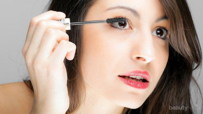 Kamu Wajib Tahu, 5 Hal Ini Adalah Efek Negatif dari Makeup yang Terlalu Tebal