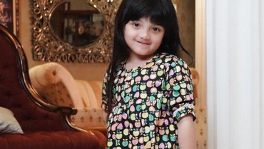 img-title Dibelikan Baju Terbuka oleh Ashanty, Reaksi Arsy Bikin Netizen Salut