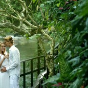Ladies, Ternyata Ini Lho 10 Tempat Honeymoon Paling Romantis di Indonesia