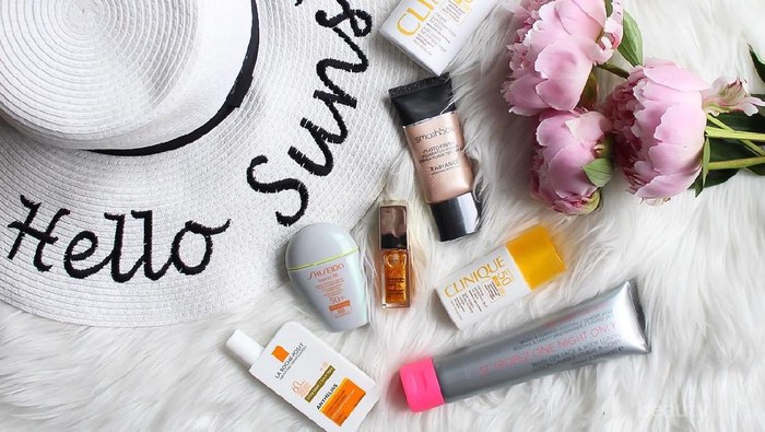 Berlibur ke Pantai? Jangan Lupa Bawa 5 Skin Care Ini, Ladies!