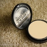 Review Make Up For Ever Duo Mat Powder Foundation: Ringan, Bikin Wajah Flawless!