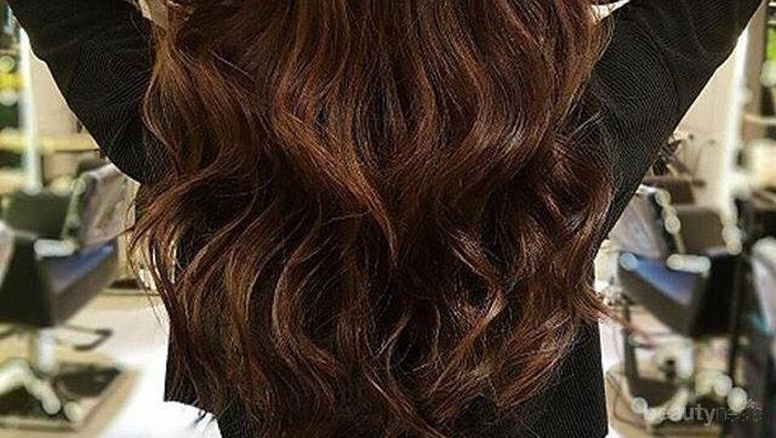 Tak Perlu ke Salon dan Menggunakan Catokan, Ini Dia Tips Mengeriting Rambut Paling Mudah!