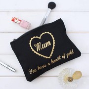 [FORUM] Kosmetik apa yang paling nggak pernah ketinggalan kamu bawa ke mana-mana?