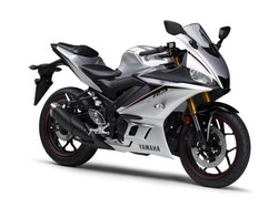 Yamaha YZF-R25 ABS Punya Warna Baru, Silver!