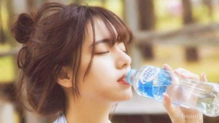 Berat Badan Turun Efektif dengan Diet Air Putih Tanpa Olahraga