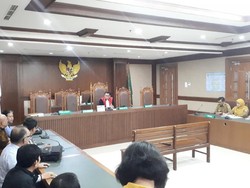 Hakim Sakit, Sidang Putusan Sela Gugatan Korban Banjir Vs Anies Ditunda