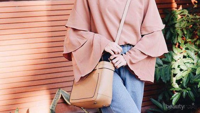 Ruffle dan Bell Sleeve Blouse, Style Blouse Hijab Kekinian yang Harus Kamu Punya!