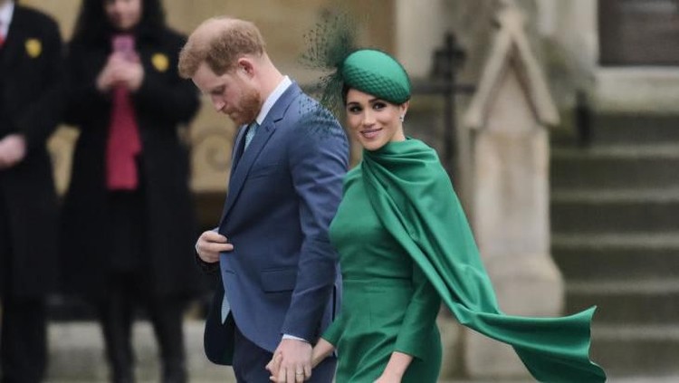 Di acara terakhir Kerajaan Inggris, Meghan Markle tampak menggenggam erat tangan suaminya, Pangeran Harry. Perilaku Meghan pun menarik perhatian publik.