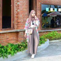 Ladies, Ini Dia Inspirasi Tampil Fashionable Dengan Pilihan Outer Kekinian