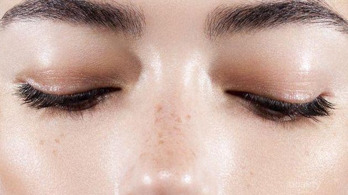 [FORUM] Hati-hati, Tren Dewy dan Freckles Makeup Punya Dampak Buruk Bagi Wajah