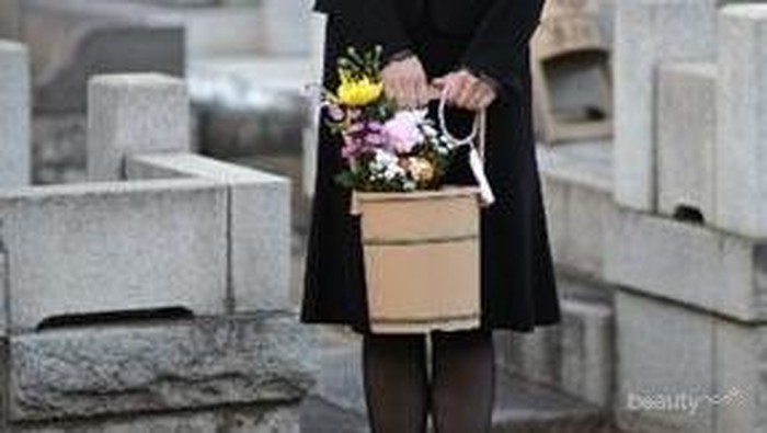 [FORUM] Datang ke pemakaman, bolehkah pakai baju selain warna hitam?