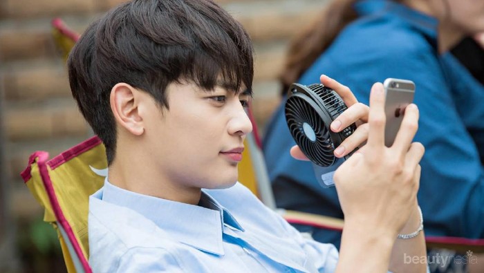 Bikin Iri! Ini Dia Sederetan Artis Indonesia yang Foto Bareng Minho Shinee di Ajang ITA 2017