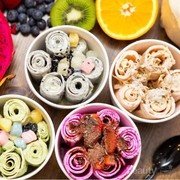Suka Makan Es Krim? Cobain 5 Tempat Ice Cream Roll yang Lagi Hits di Jakarta Ini