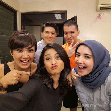 5 Cara Ini Akan Membuat Kamu Tetap Akrab dengan Mantan Pacar Meskipun Tak Putus Baik-baik