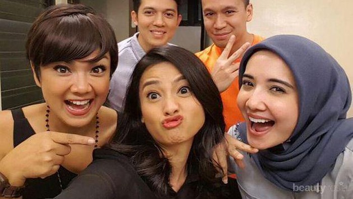 5 Cara Ini Akan Membuat Kamu Tetap Akrab dengan Mantan Pacar Meskipun Tak Putus Baik-baik