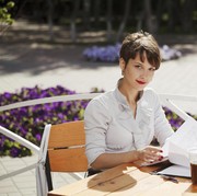 Ingin Terlihat Profesional Ala Wanita Karir? Yuk Ikuti Cara Mudah Ini!