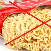Stop Konsumsi Mie Instan Mentah Jika Kalian Tidak Ingin Mengalami Bahaya Ini!