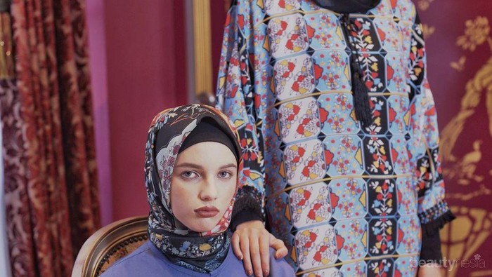 [FORUM] Salut! Vivi Zubedi Pamer Batik di New York Fashion Week