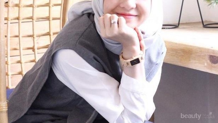 Tampil dengan Outfit Hijabers Kekinian, Ini Gaya Natasha Rizky yang Simpel dan Modis Banget!