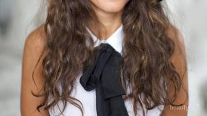 #FORUM Style Poni yang Cocok untuk Rambut Ngembang Gimana Ya? Soalnya Jidatku Jenong