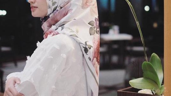Hijabers, Simak Dulu Tutorial Hijab Satin untuk Pesta Agar Kamu Bisa Tampil Elegan!