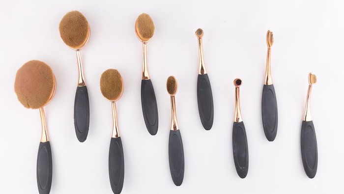 Ladies, Ternyata Beginilah Cara Menggunakan Oval Brush Sesuai Ukurannya!