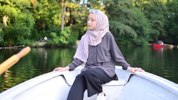 5 Pilihan Padu Padan yang Stylish dan Cocok untuk Gaya Hijab Traveling Kamu