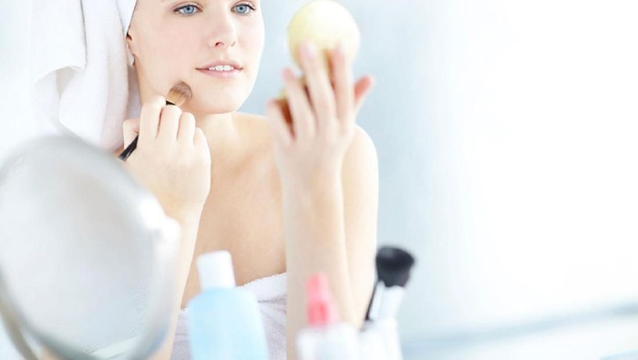 Cek 3 Bedak Padat Paling Direkomendasikan untuk Kulit Wajah Berminyak Ini, Dijamin Ampuh!