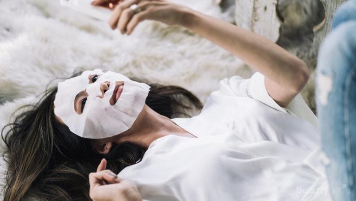 Hobi Pakai Sheet Mask? Ini 3 Hal Penting yang Wajib Kamu Tahu!