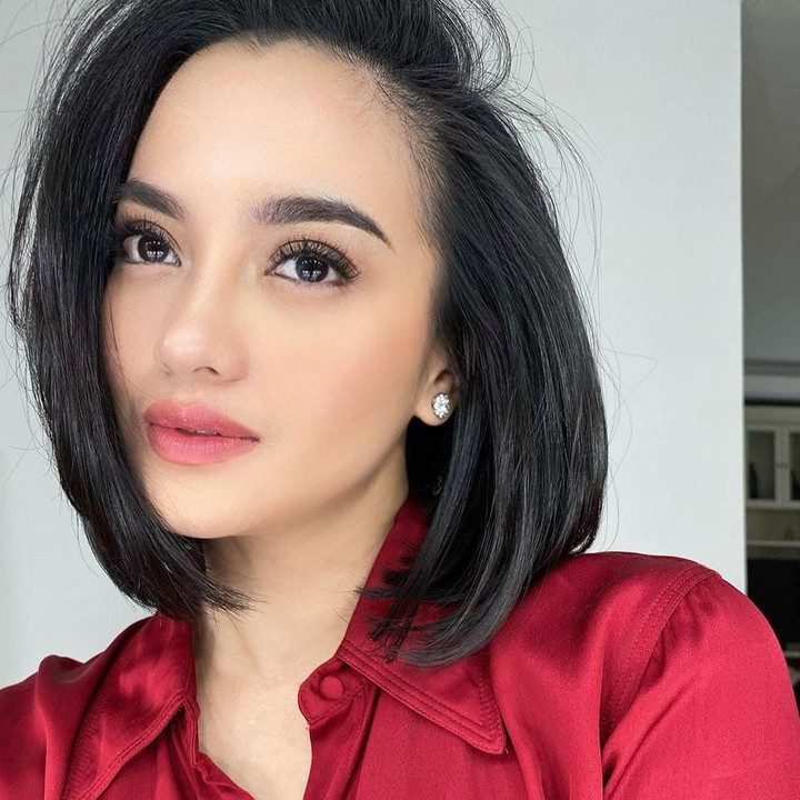 <p>Ririn adalah ibu dua anak. Dari pernikahan pertamanya dengan Tanri Abeng, dia dikarunia putri bernama Jasmine Salsabila Abeng. Sedangkan dari pernikahan keduanya dengan Ferry Wijaya, Rini dikaruniai anak perempuan bernama Abigail Cattleya Putri. (Foto: Instagram @ririnekawati)</p>