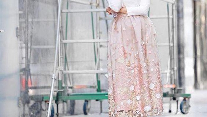 Ladies, Ini Lho Atasan Hijab yang Cocok dengan Rok Panjang!