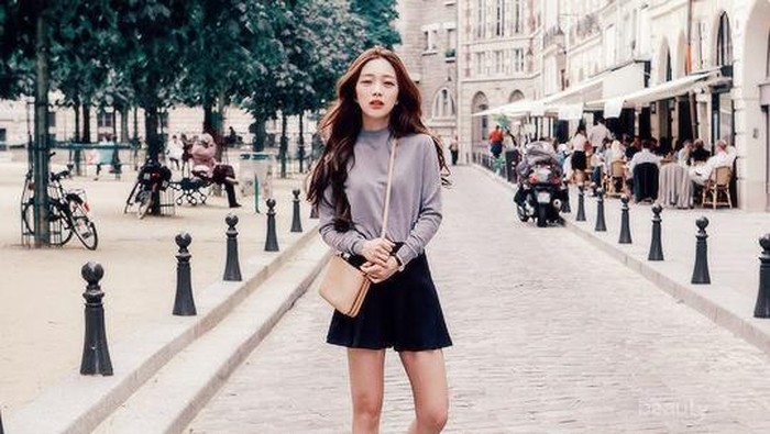 Ladies, Look dengan Kaus Kaki Ini Bisa Kamu Coba Untuk Tampil Lebih Stylish ala Cewek Korea, Lho!