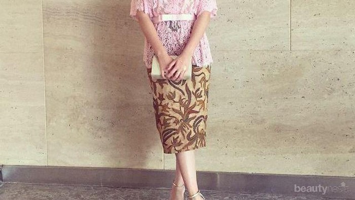 Tampil Beda, Inspirasi Baju Kondangan dengan Rok Pendek Ini Bisa Kamu Pilih!
