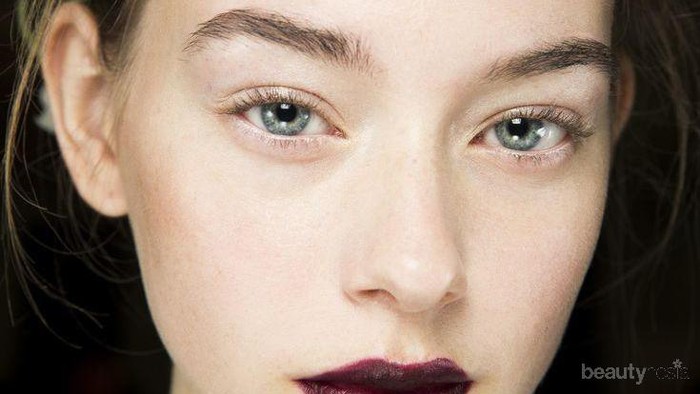 Ladies, Inilah Tips Mudah Menggunakan Vampy Lipstick Tanpa Terlihat Tua!