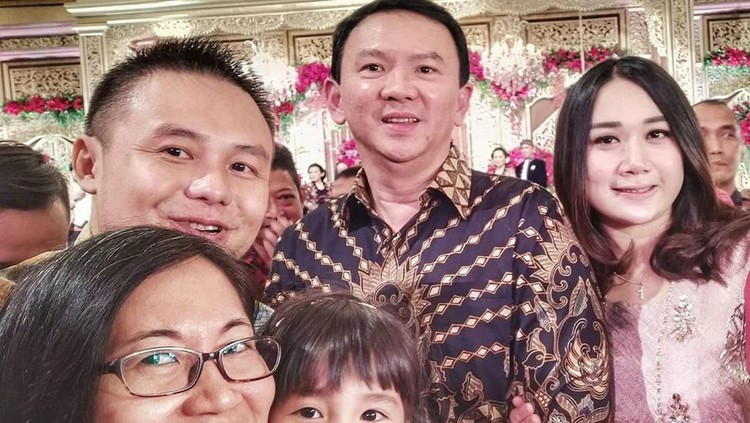 Baca artikel terpopuler HaiBunda hari ini. Mulai dari gaya Puput Nastiti temani Ahok ke kondangan tuai pujian hingga resep kroket isi telur.