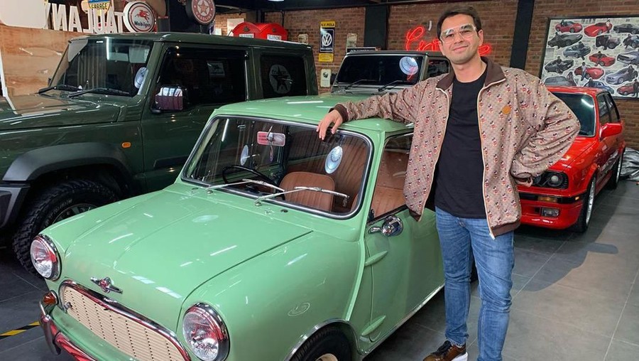 Mobil antik milk Andre Taulany menjadi rebutan para artis.
